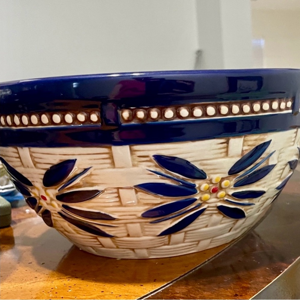 Temptation old world  2.5 qt Ceramic Bowl with handle